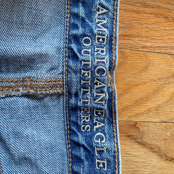 American eagle distressed jean shorts size 2 - Picture 2 of 3
